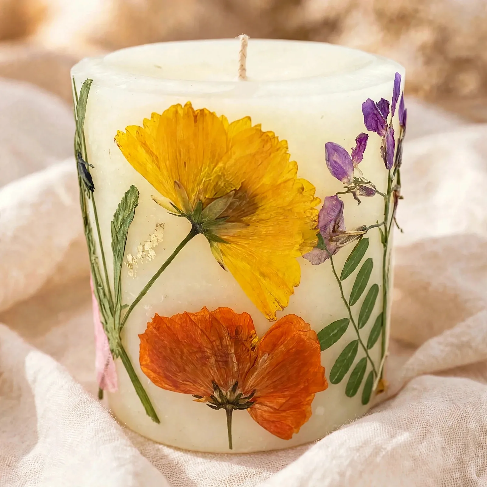 Handmade Pressed Flower Beeswax Candle: Eco-Friendly — close-up detail