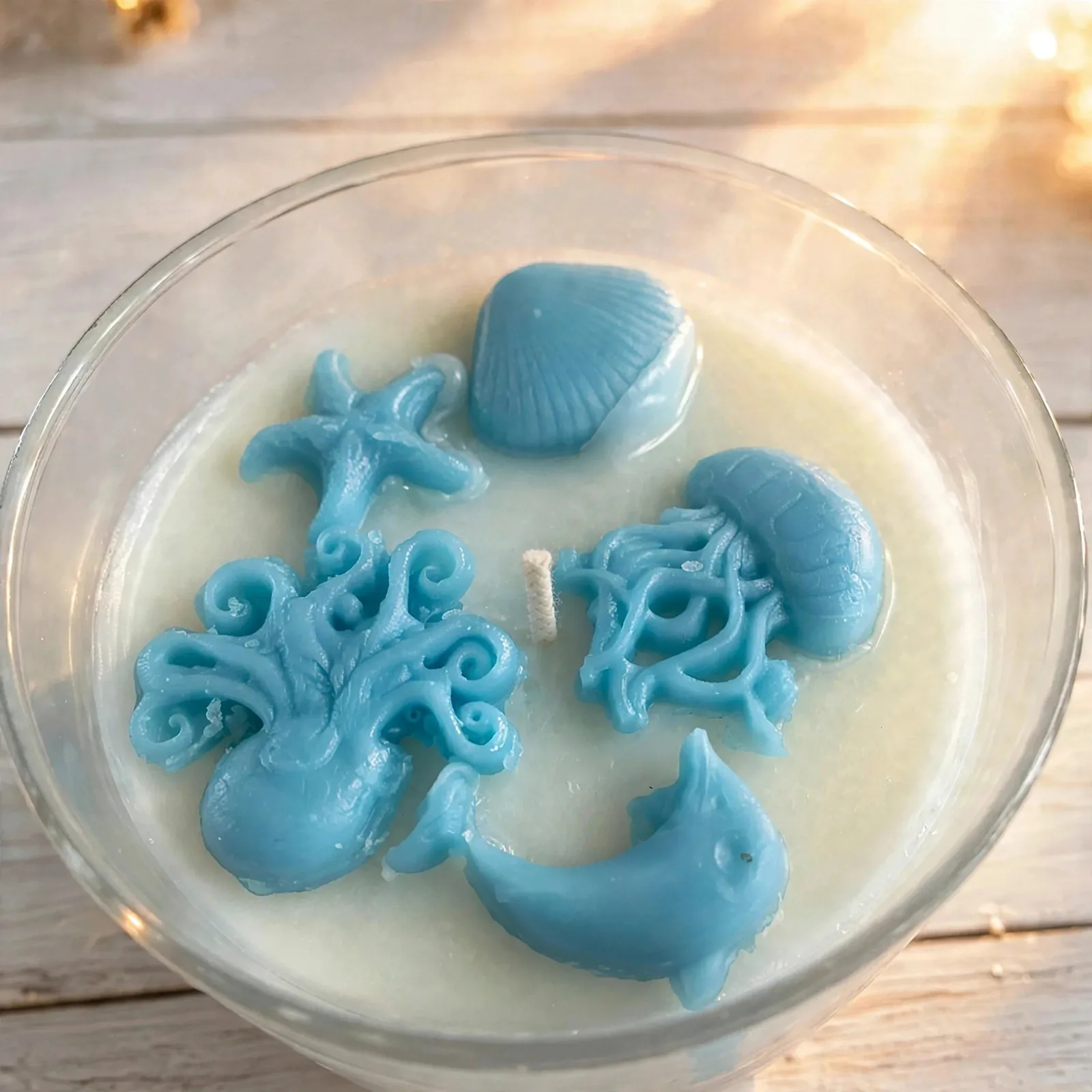 Ocean Dew Candle: Coconut Apricot Wax — close-up detail