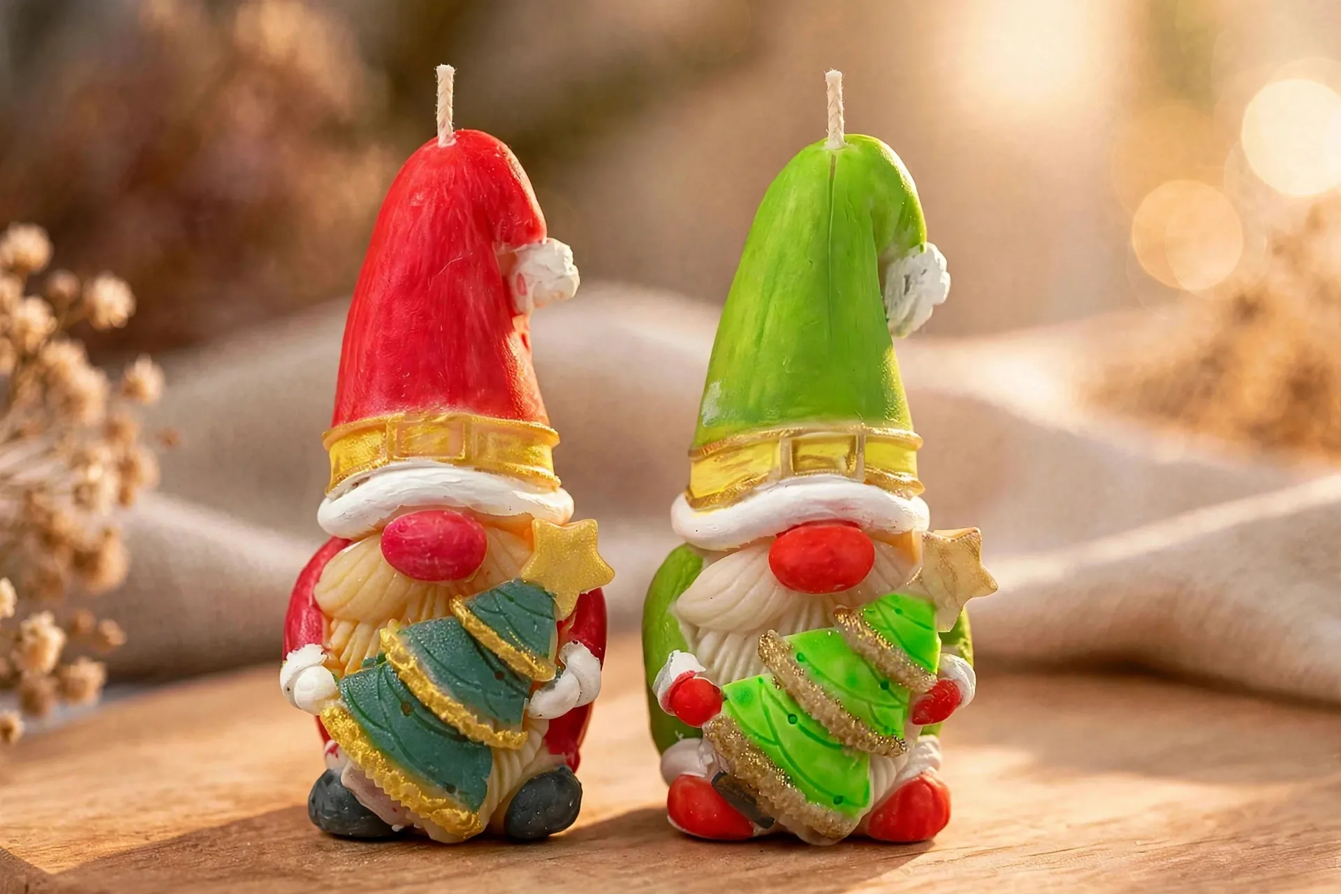 Christmas Gnome Candle: Snickerdoodle Coffee Scented — close-up detail